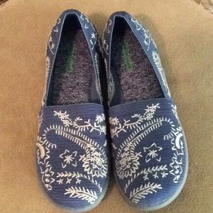 Baretraps Kessie slip-on.